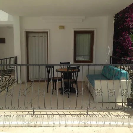 New Mandarin Битез